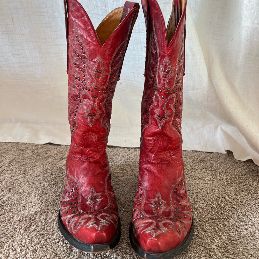 Excellent condition, beautiful RED and SILVER Old Gringos!